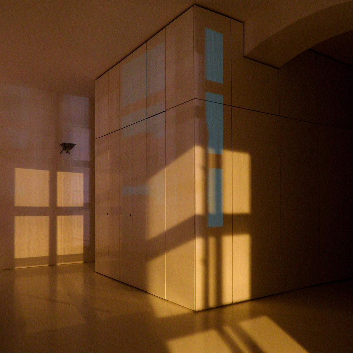 André Werner White Cube Nightshot Blue, Vienna 2014. Long exposure photography of the unlit Studio 513 at MuseumsQuartier, Vienna.